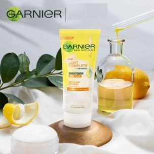 GARNIER Light Complete Whip Foam 100ml - Image 2